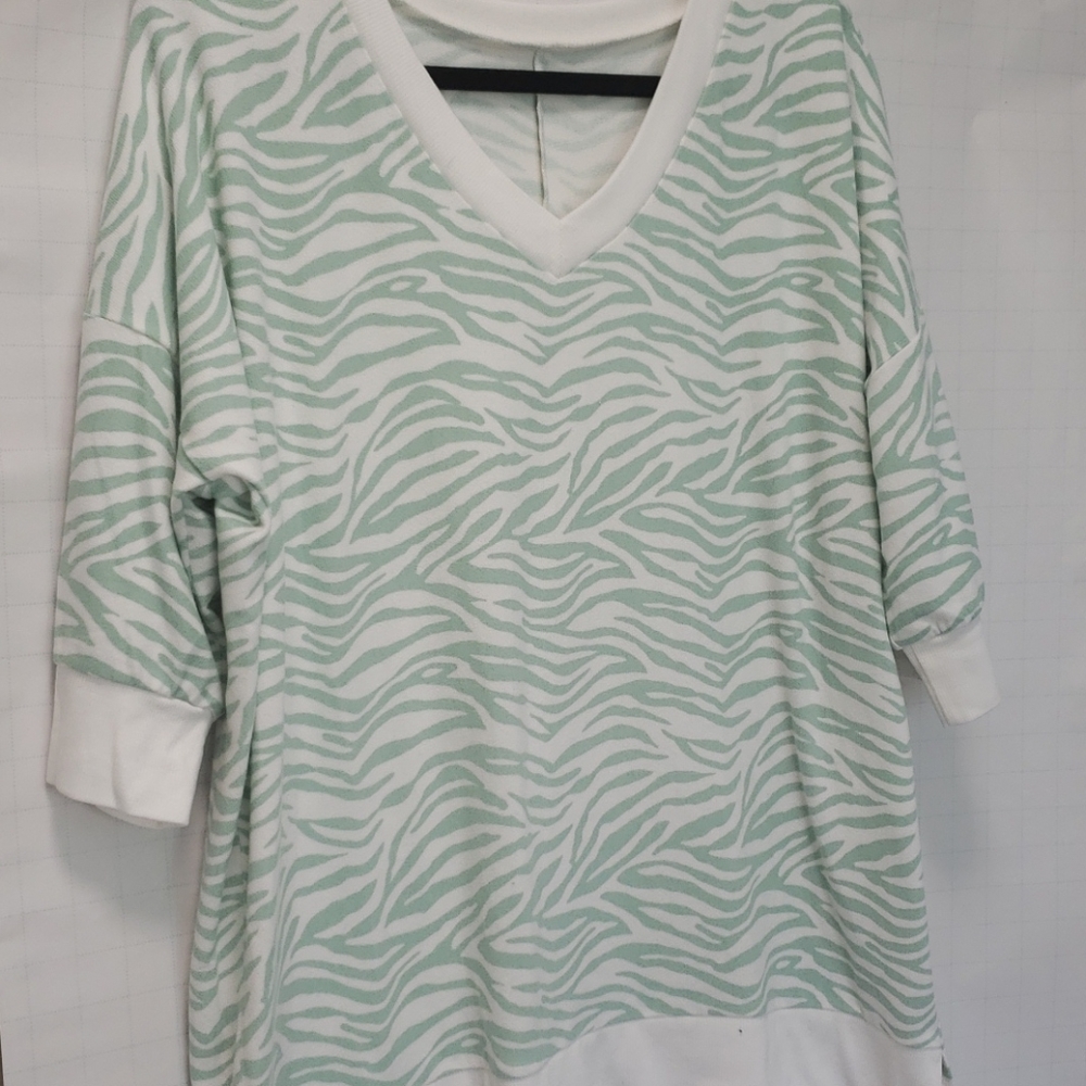 3/4 sleeve honeyme weekender top